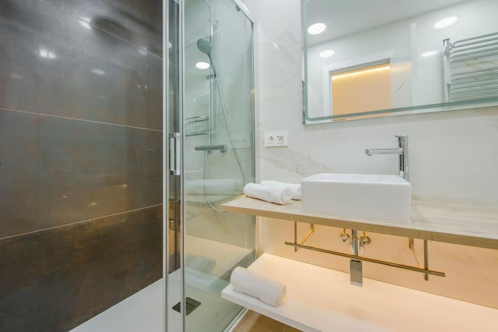 Suara Apartamentos 2 Madrid Buitenkant foto